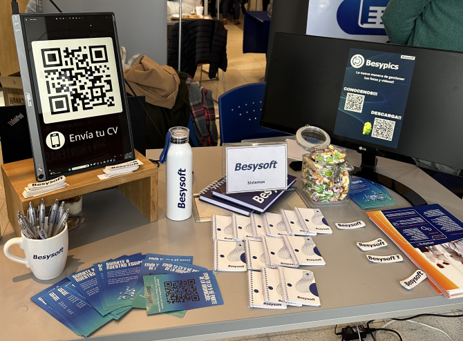 Stand de Besy en la feria de empleos